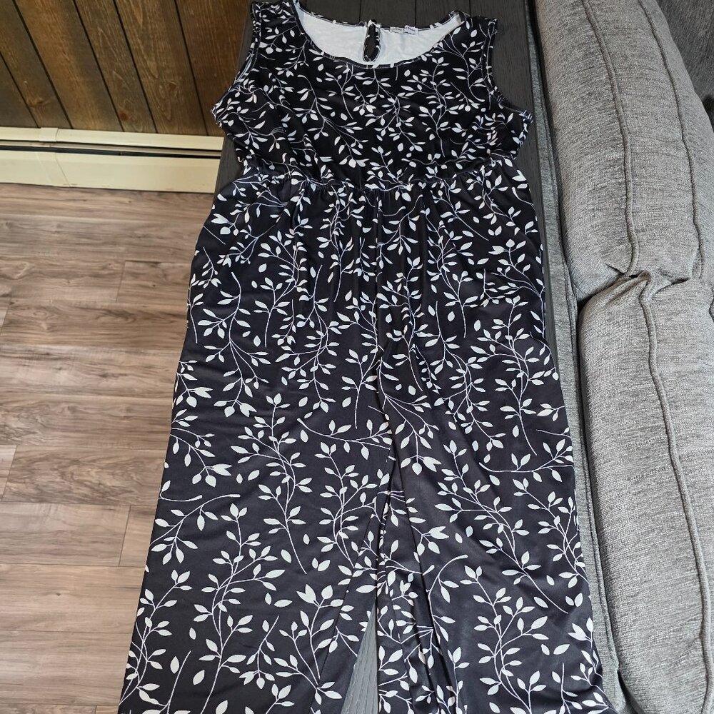 Beyond This Plane Pantsuit, Size 2XL EUC
